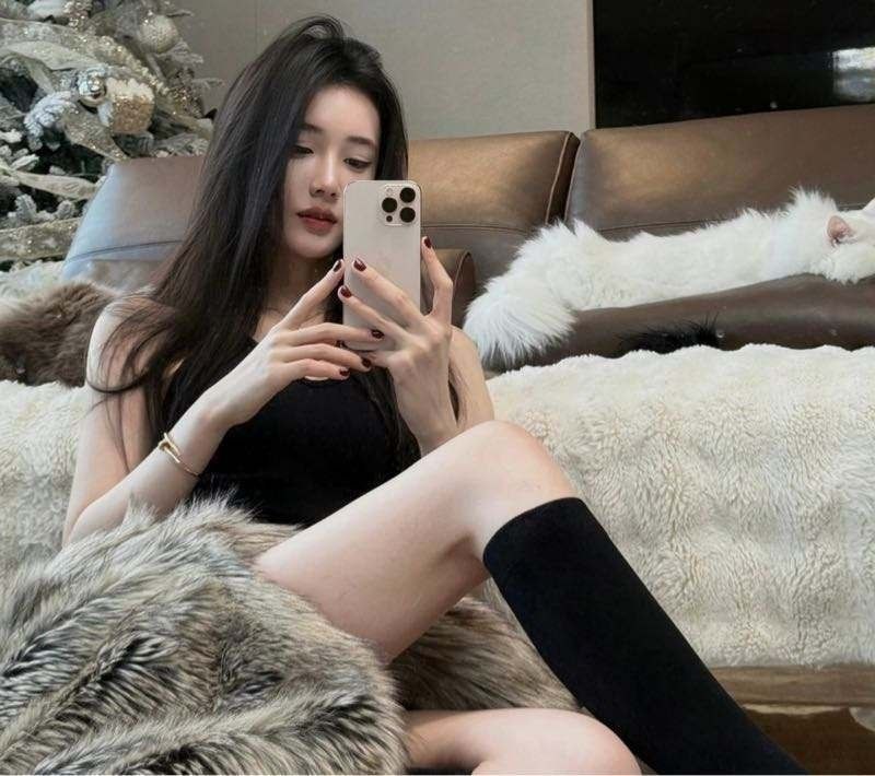 天津外围 声音甜美动听 可甜可盐 完美身材 高情商 会聊天 天然无整 全身柔软热爱运动的川妹子相关配图
