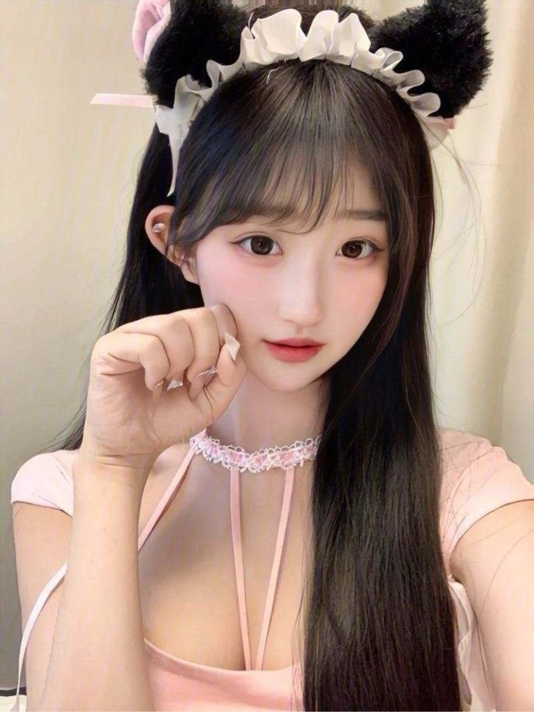 太原外围 胸挺拔乳头粉嫩 私密紧致 乖巧可爱 配合度高 可丝袜制服 初次下水的重庆07年小妞相关配图