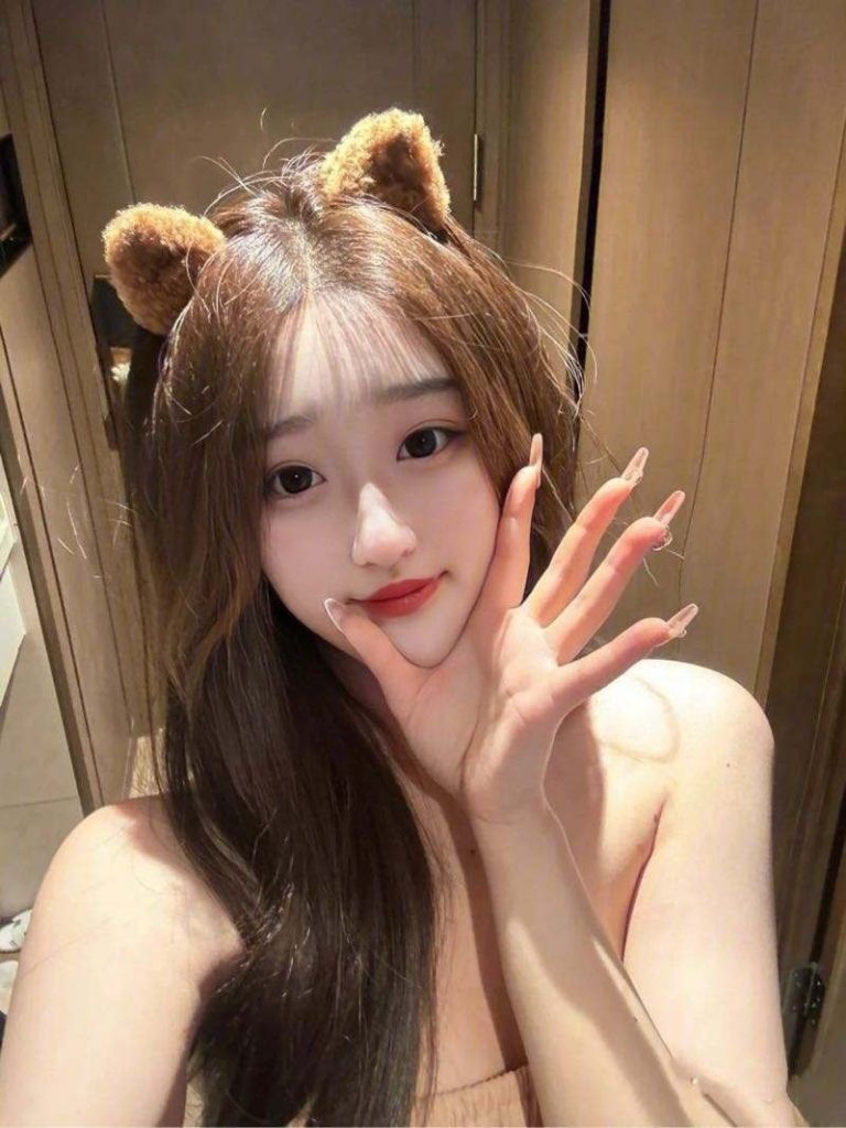 太原外围 胸挺拔乳头粉嫩 私密紧致 乖巧可爱 配合度高 可丝袜制服 初次下水的重庆07年小妞相关配图
