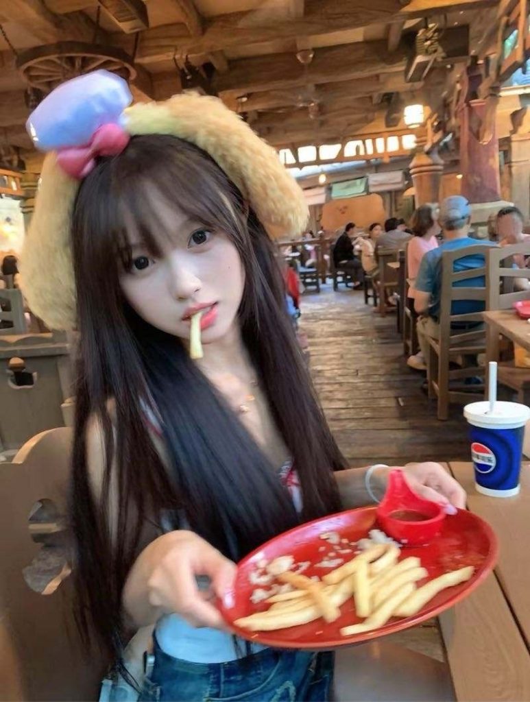 长春外围清纯校花🉑看证🐽05年 168 🐻C 全脸无整 纯天然 牛奶皮肤🐽纯新人 一个课不认识  偶尔兼职 初恋相关配图