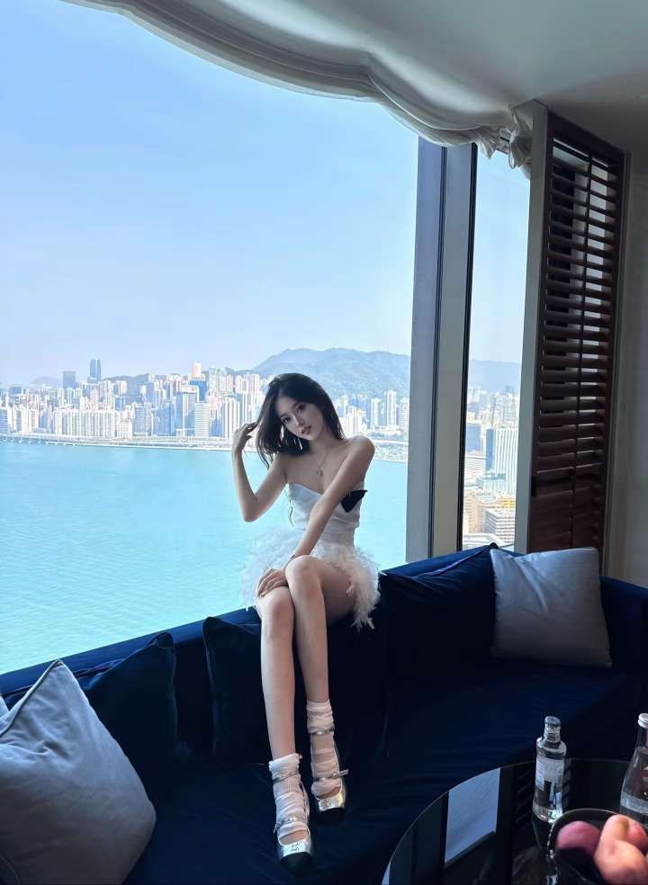 大连外围 纯情甜美 顶级纯欲 模特兼职筷子腿A4腰 碧玺好评王 🈚️纹身胸型超美不下垂 无小肚子无赘肉打扮性感洋气 