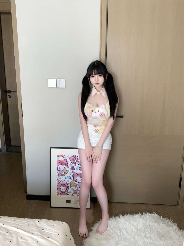 呼和浩特外围 巨白无瑕疵 牛奶般滑嫩有光泽 🍼前凸后翘无赘肉 乖巧可爱 可颜可甜 敏感体质易湿会吸娇喘 外表娇羞床上主相关配图