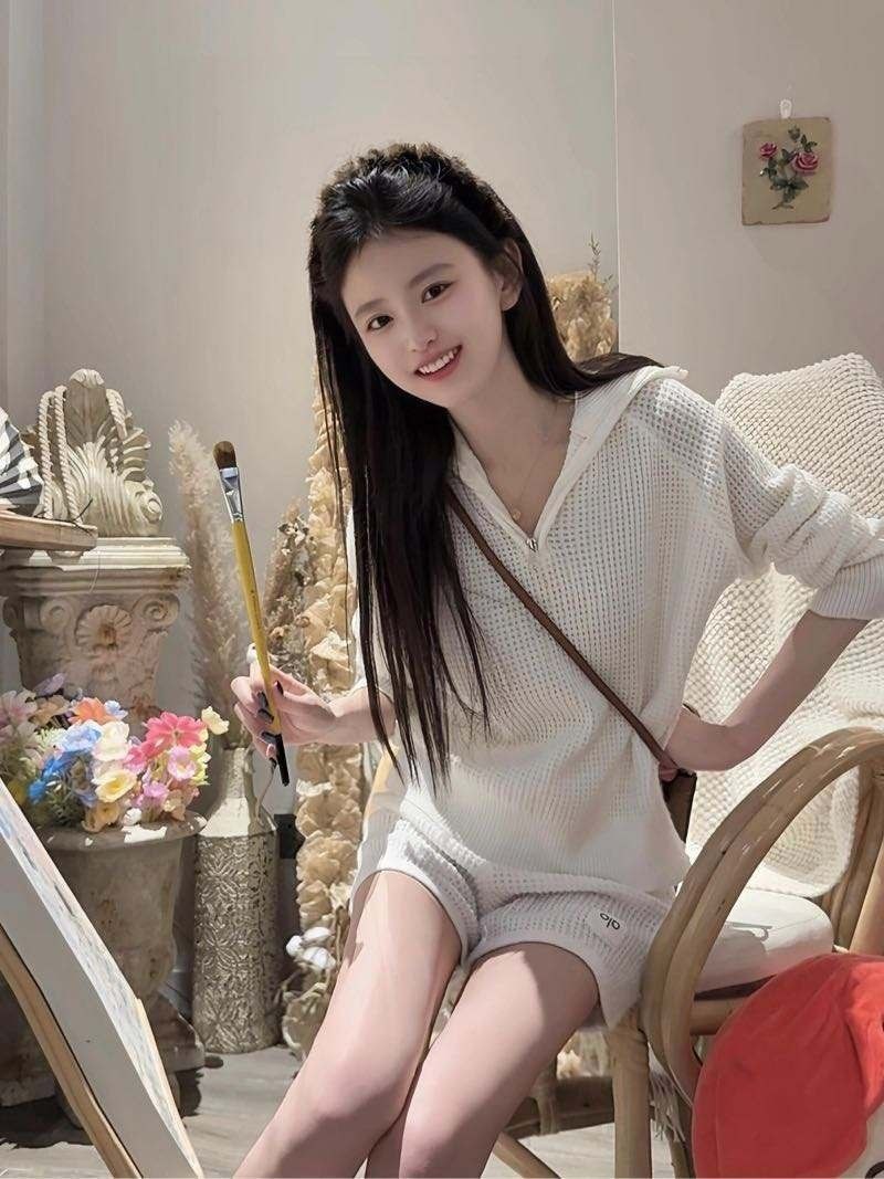 广州外围 真人极品 身材气质绝佳 高素质 短暂兼职 只见素质导 情商高会说话真 上下粉 腿玩年皮肤水水嫩 通体雪白