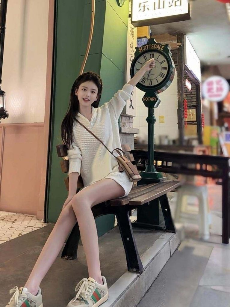 广州外围 真人极品 身材气质绝佳 高素质 短暂兼职 只见素质导 情商高会说话真 上下粉 腿玩年皮肤水水嫩 通体雪白相关配图