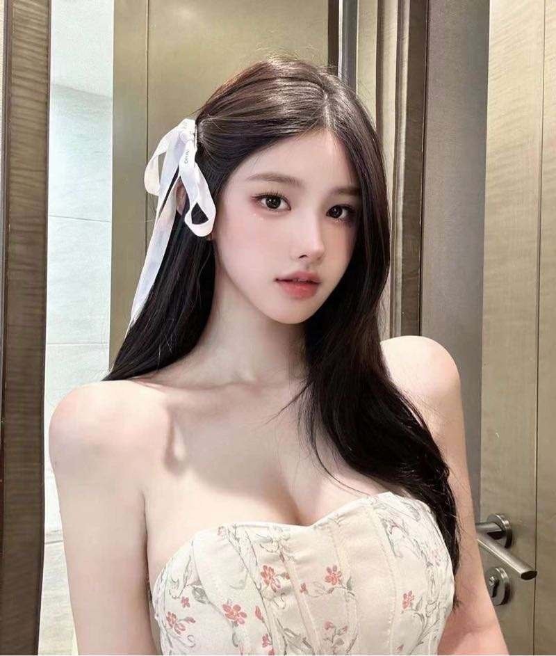 澳门外围 极品天菜网红 肌肤罕见雪白纯天然美胸E奶瑞丽签约封面模特 华南理工大学生 完美比列长期健身 蜜桃臀 马甲线