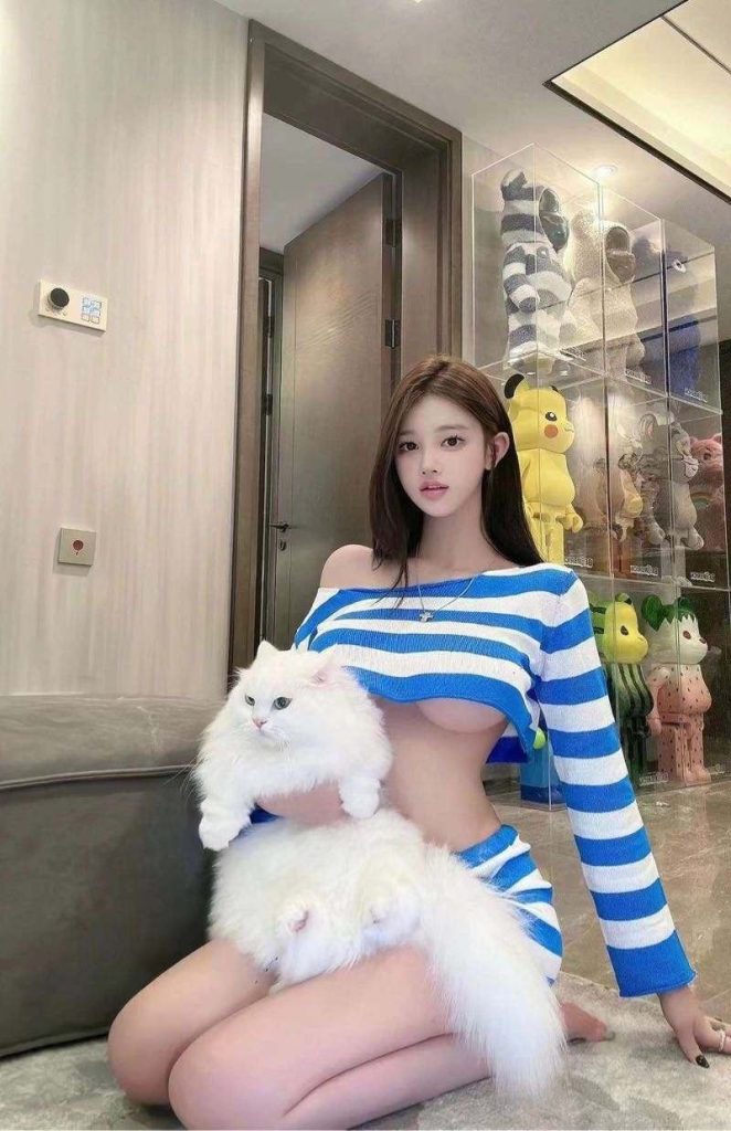 澳门外围 极品天菜网红 肌肤罕见雪白纯天然美胸E奶瑞丽签约封面模特 华南理工大学生 完美比列长期健身 蜜桃臀 马甲线相关配图