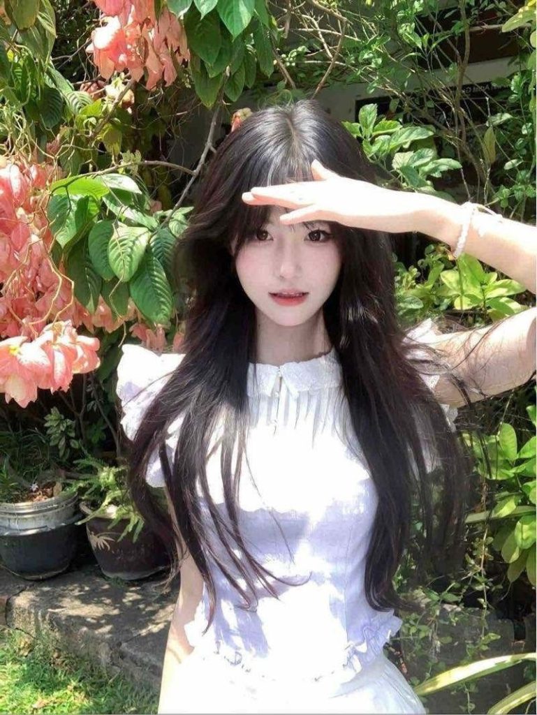 澳门外围  皮肤雪白雪白无纹身真实07可以看身份证 精致纯欲少女 娇羞可爱 校园初恋款逆天完美比例 相关配图