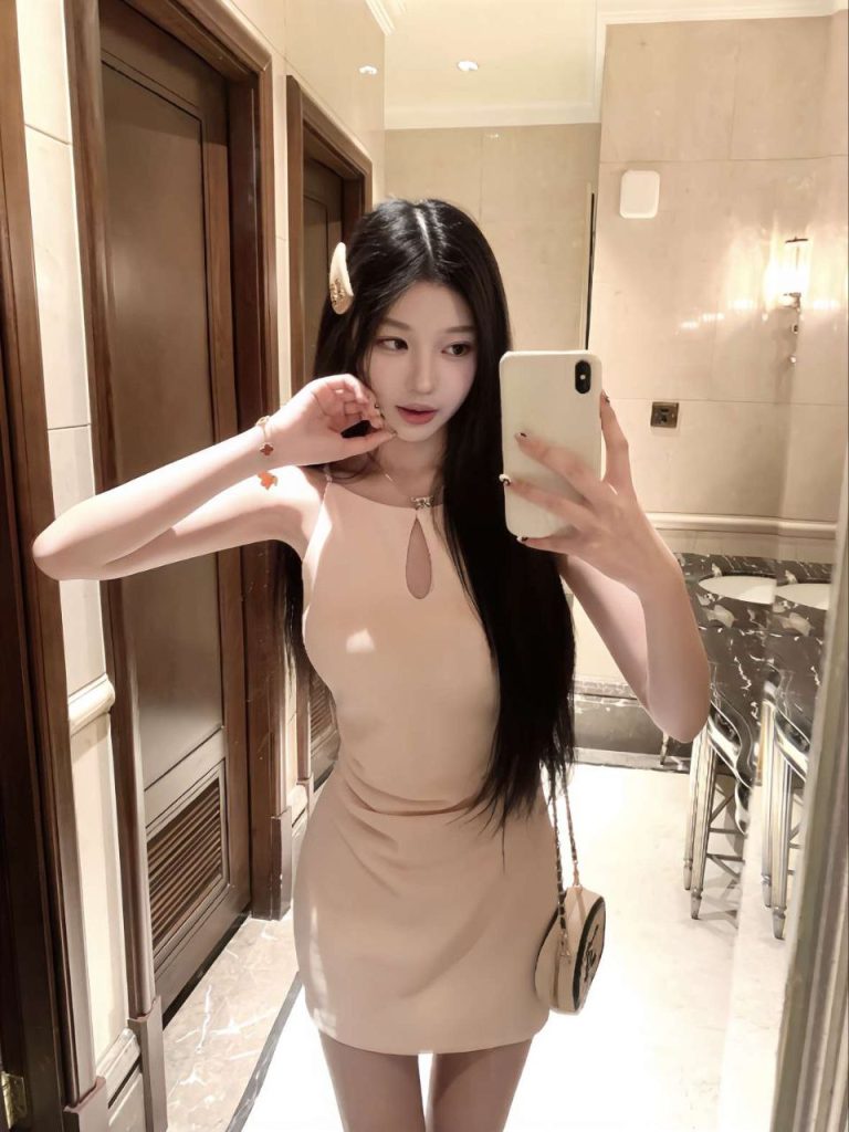 昆明外围 天然无整 皮肤白皙 真胸C杯 手感柔软 三点粉嫩 超绝美腿 白皮可爱辣妹相关配图