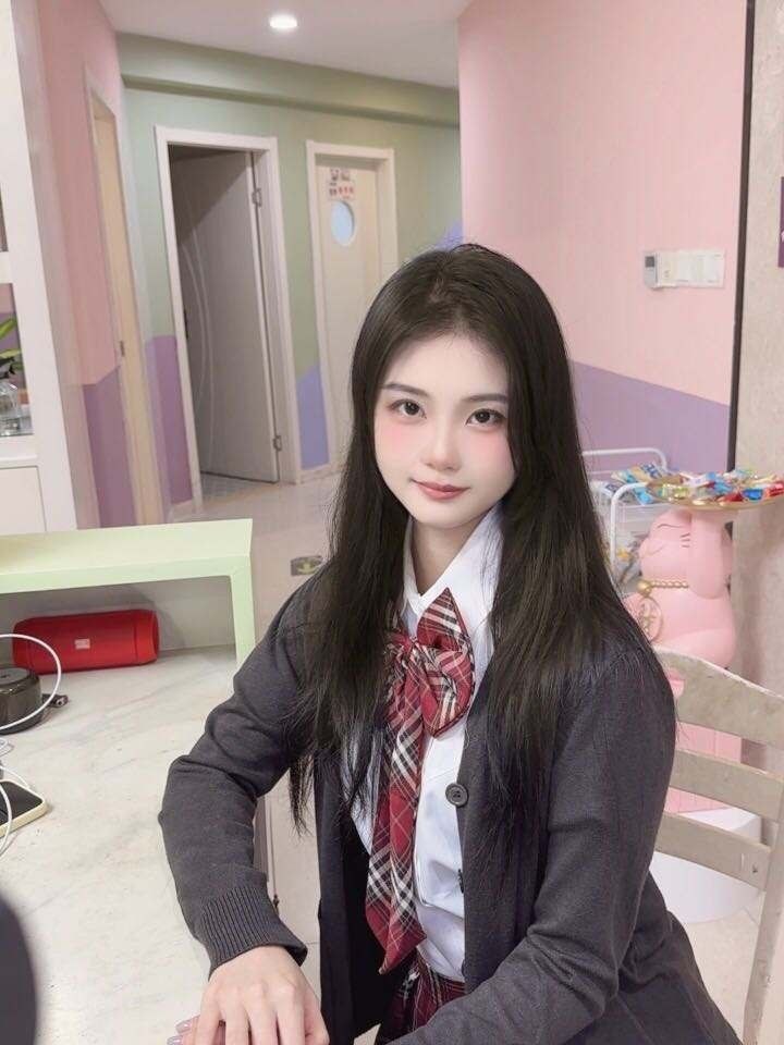 南京外围 顶美新人首次拍摄 全部自拍照 没有写真纯天然 全身零整 性格超级好 活泼开朗女友感顶级相关配图