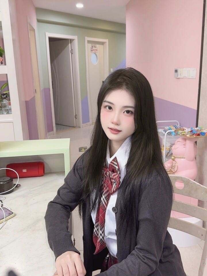 南京外围 顶美新人首次拍摄 全部自拍照 没有写真纯天然 全身零整 性格超级好 活泼开朗女友感顶级