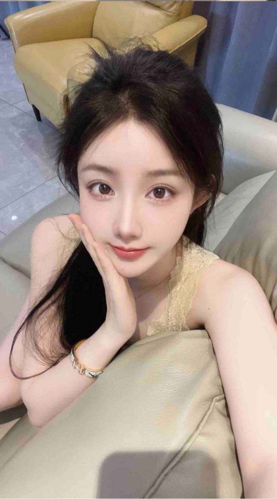 重庆外围 在校生兼职 重庆妹子 初次下水 身体雪白嫩滑 三点温柔乖巧懂事,照片视频都是是自己拍的 无任何ps相关配图