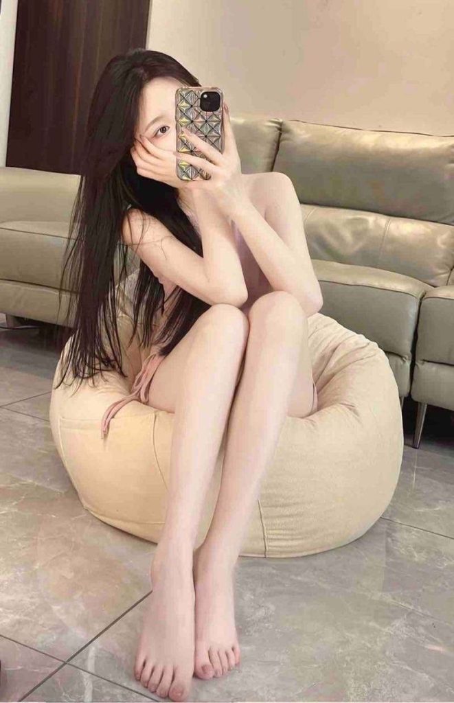 重庆外围 在校生兼职 重庆妹子 初次下水 身体雪白嫩滑 三点温柔乖巧懂事,照片视频都是是自己拍的 无任何ps相关配图