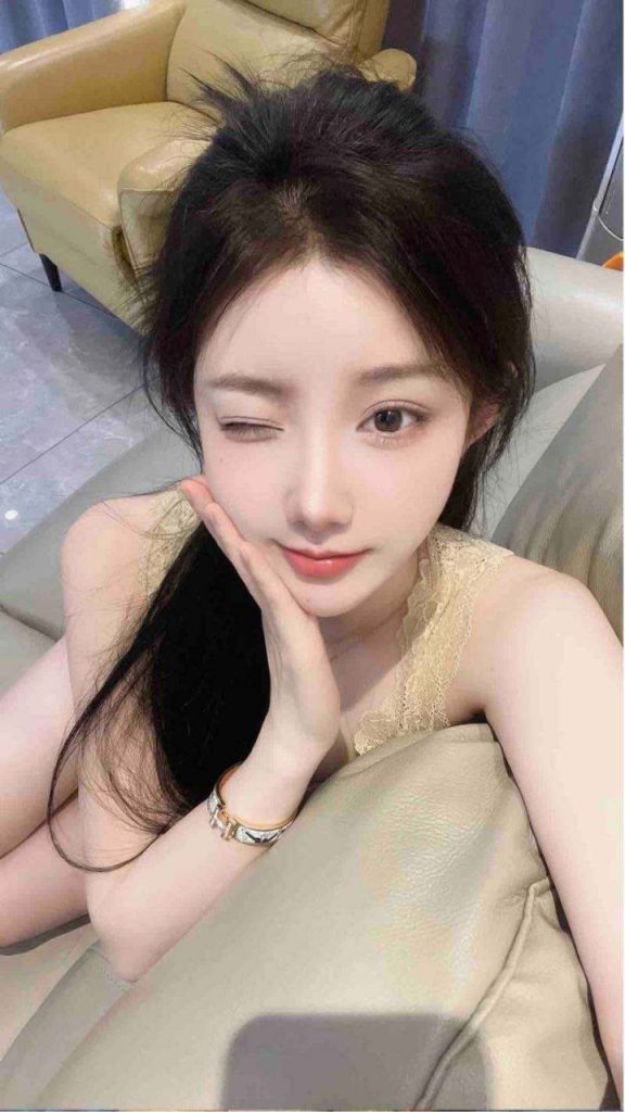 重庆外围 在校生兼职 重庆妹子 初次下水 身体雪白嫩滑 三点温柔乖巧懂事,照片视频都是是自己拍的 无任何ps相关配图