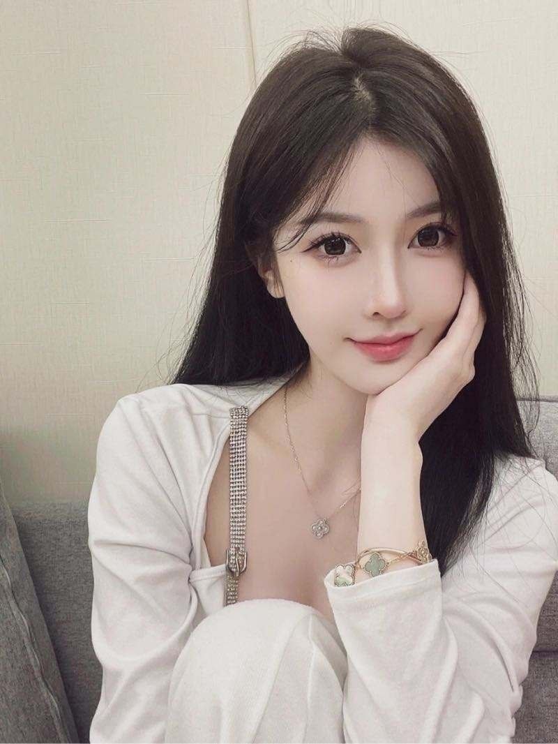徐州外围 纯天然灵气美女全身自拍照 肌肤白嫩丝滑 A 4腰 S 身材(无赘肉)性格温柔 乖巧听话 气质甜美款