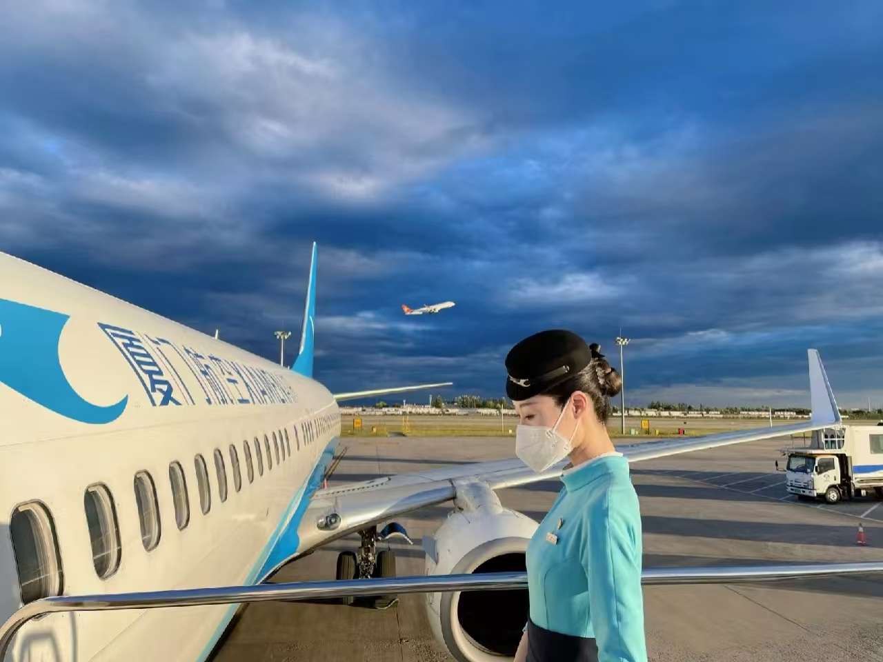 南昌外围学生妹 172/45 天然D 空姐 空乘 少女相关配图