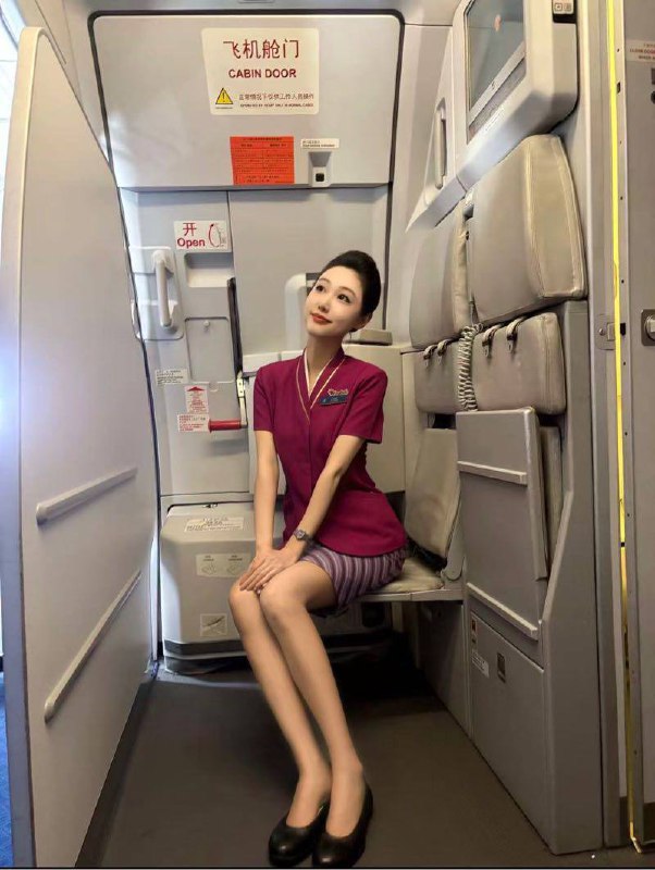 济南外围学生妹 172 天然C 空乘 御姐 萝莉相关配图