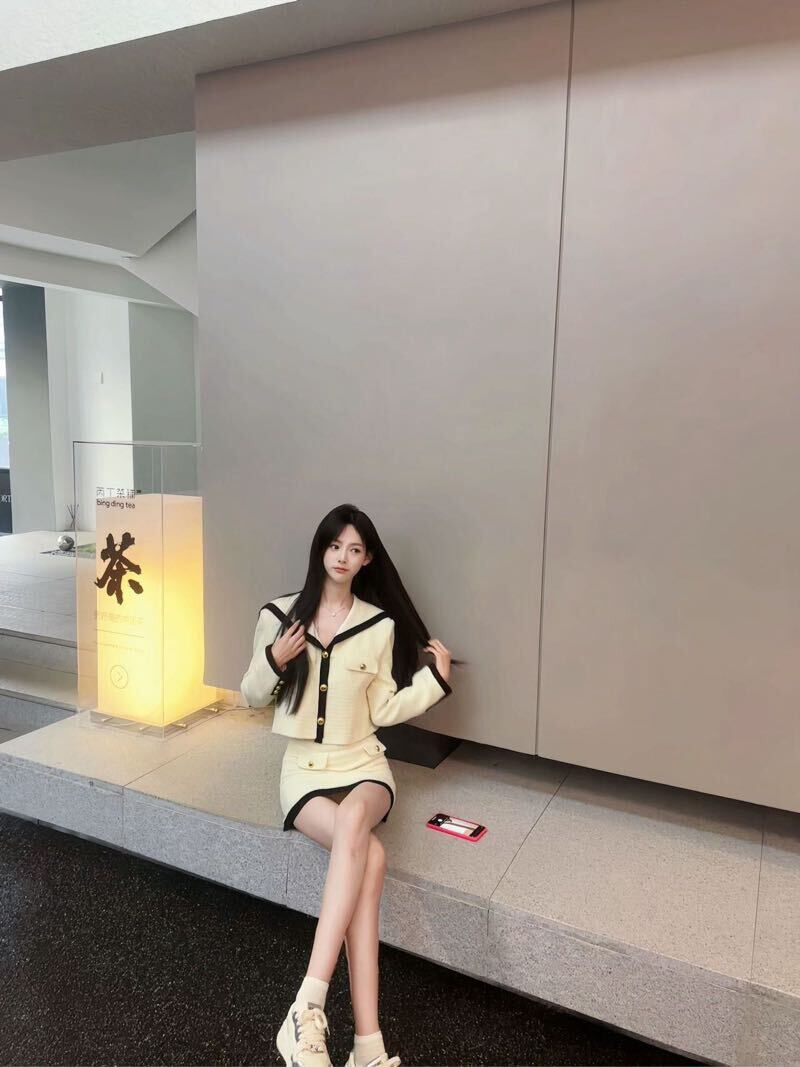 济南外围新人 168/42 天然C 小妹 热情 乖巧