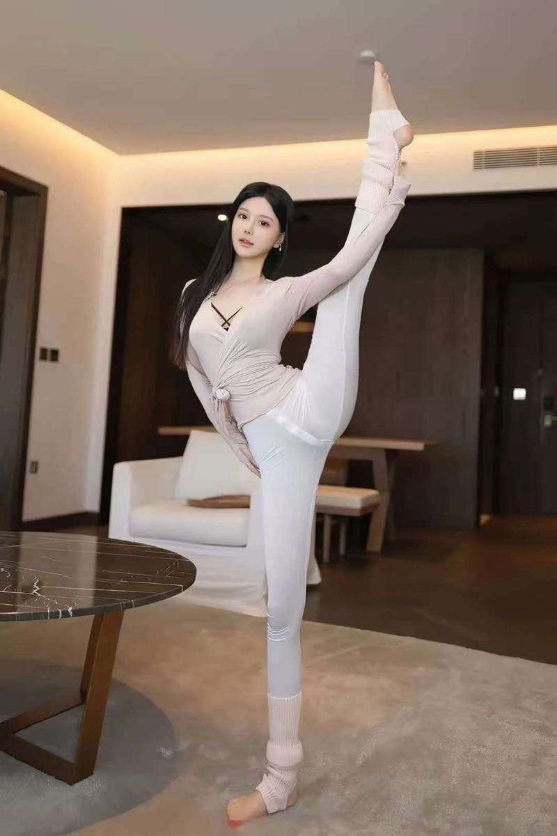 成都外围气质高雅 谈吐非凡 温婉柔美 会茶艺 气质美如兰 才华馥比仙 脸蛋清新脱俗 身材妩媚动人 前凸后翘