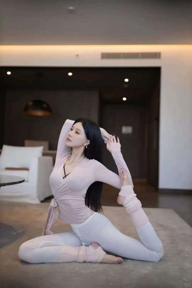 成都外围气质高雅 谈吐非凡 温婉柔美 会茶艺 气质美如兰 才华馥比仙 脸蛋清新脱俗 身材妩媚动人 前凸后翘相关配图
