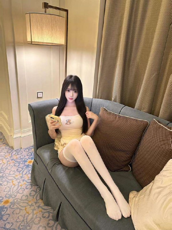 成都外围 清纯在校生 腿长腰细 三点超粉 紧致水多 积极配合解锁各种姿势 乖巧听话 不催不事 女友感