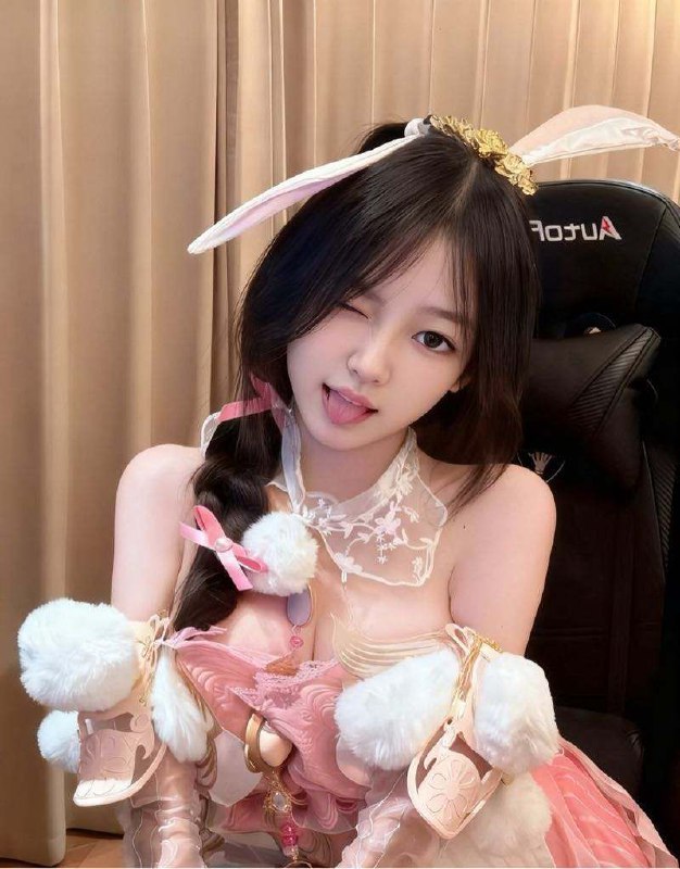 上海外围 07年 是一位充满灵动气息的少女乌黑的长发 俏皮可爱在读学生一枚 皮肤状态在线不扭捏不社恐三点粉 敏感体质 会服务