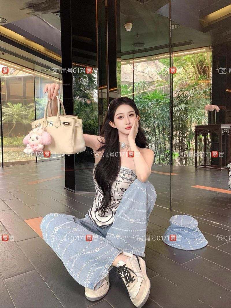 宁波外围网红平面模特性感御姐不催不事 服务意识极强 可🐍吻情趣 丝袜 偶尔兼职 完美身材比例 穿着大牌有气质 性格温柔相关配图