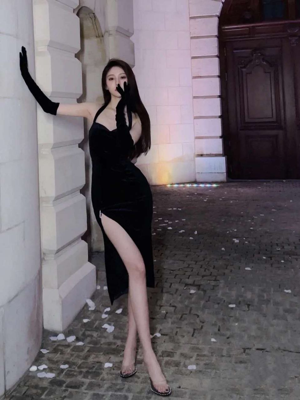 武汉外围 健身教练兼职五官精致 皮肤雪白 温柔水多 服务细腻 性格超级好 可盐可甜可飒 前凸后翘 性格温柔相关配图