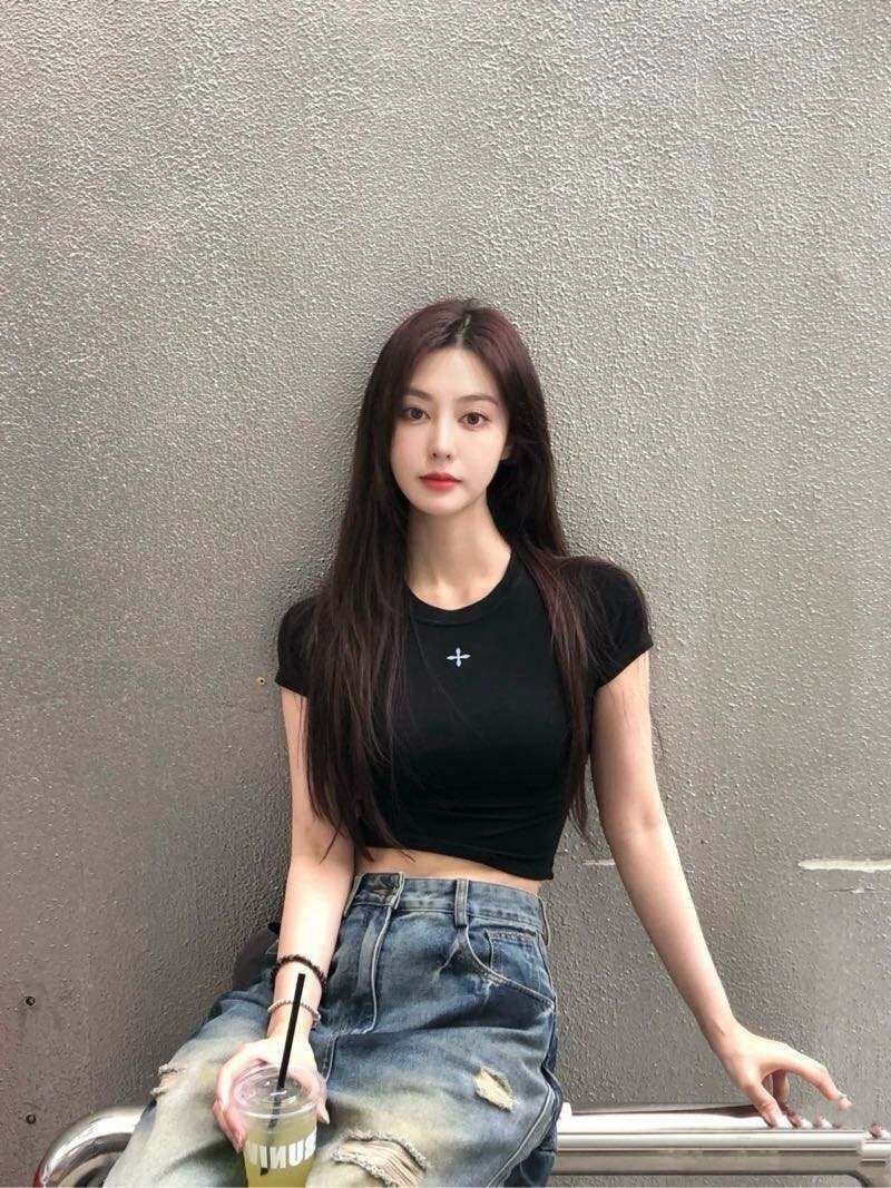 北京外围 真人真照 随便验173 真🐻粉E 筷子腿 A4腰 腿特长外纯内骚 给女友的感觉 平时不在 只遇有缘人相关配图