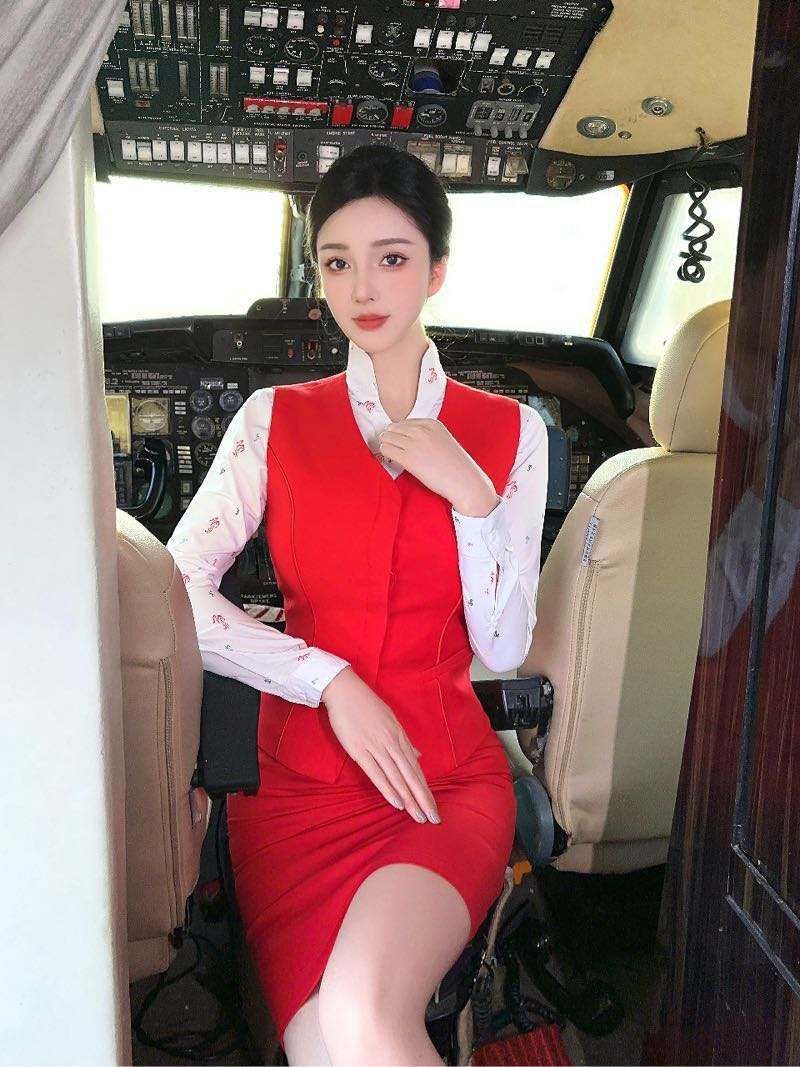 南京外围 深航空姐 178Ef真人真照0误差本人气质大牌 真胸蜜桃翘臀服务周到 性格超好 积极配合解锁各种姿势