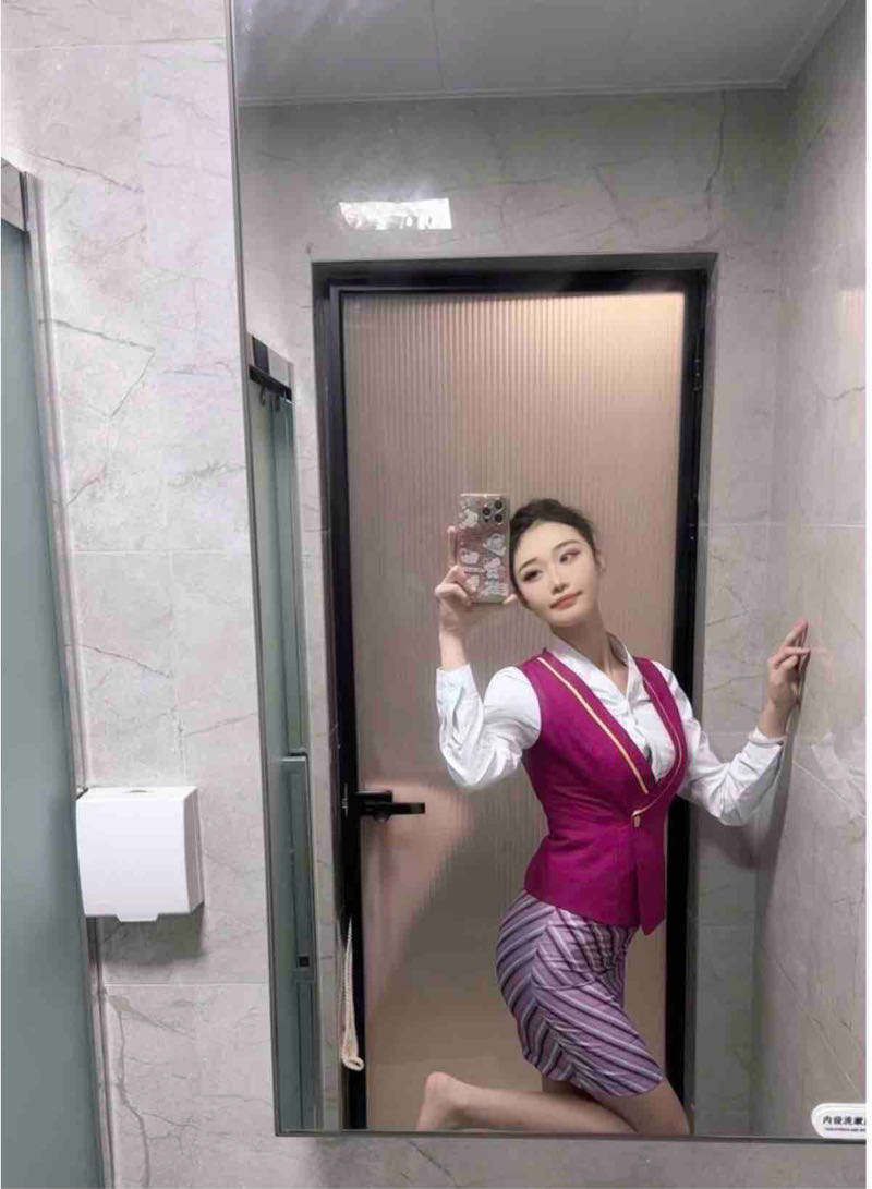 西安外围 空乘南航空姐04年初次到来纯欲童颜长相御姐身甜美童颜 ↓粉嫩甜心白嫩誘人纯天然🈚整容 肤色白嫩相关配图