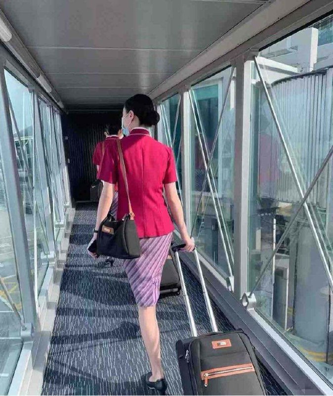 西安外围 空乘南航空姐04年初次到来纯欲童颜长相御姐身甜美童颜 ↓粉嫩甜心白嫩誘人纯天然🈚整容 肤色白嫩相关配图