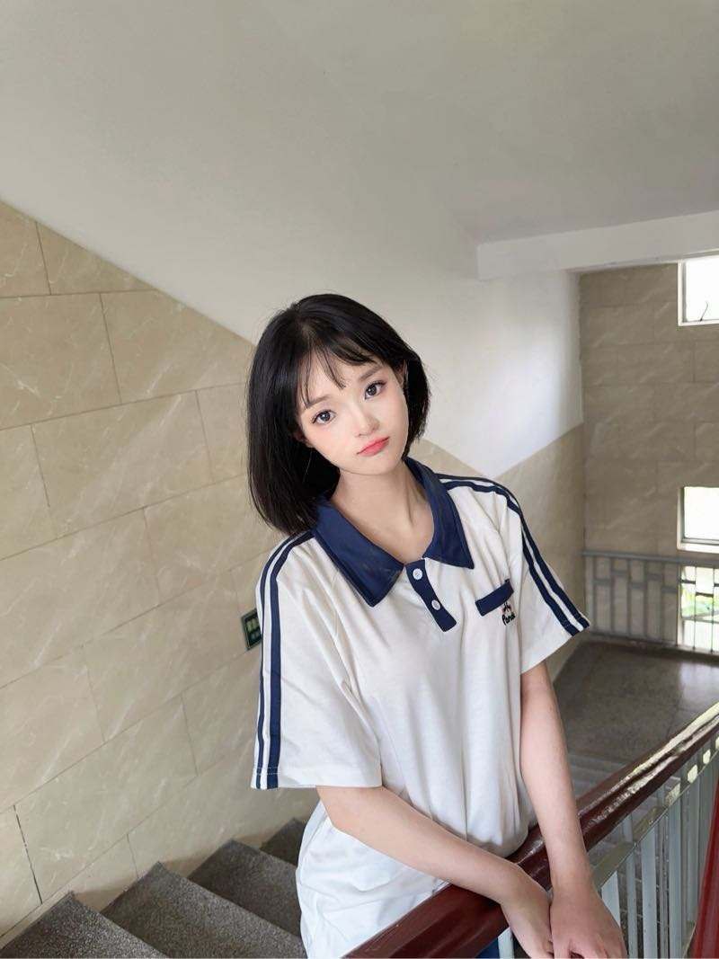 广州外围 子腿真实在校学生 照片验证一致 全部本人 支持指定验证 可字母 全脸无整甜甜的初恋感 期待与你相遇相关配图