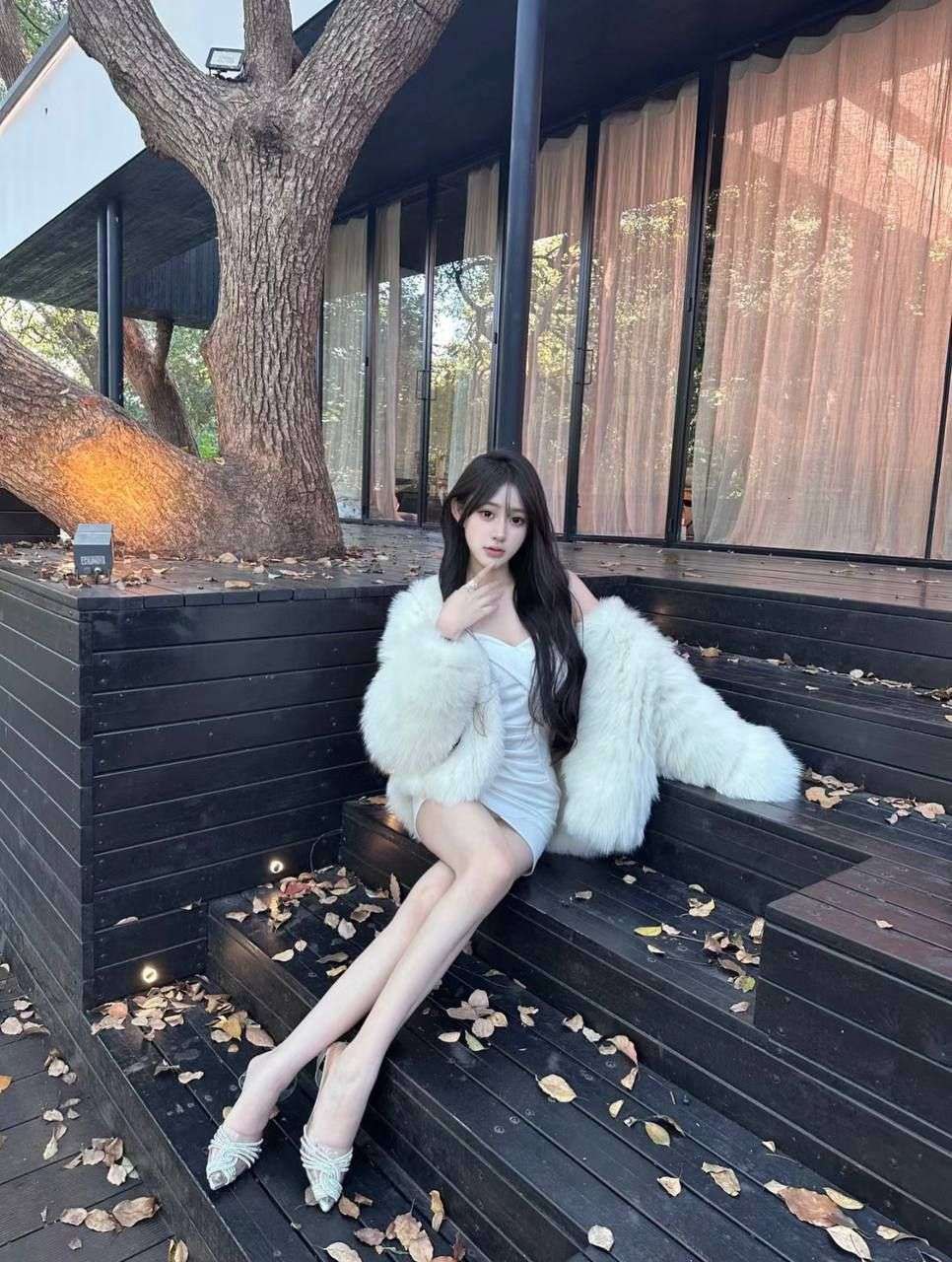 福州外围 前凸后翘蜜桃臀真实粉真正的女优感觉 真胸大翘臀本人真实皮肤超白牛奶肌真实版完美少女相关配图