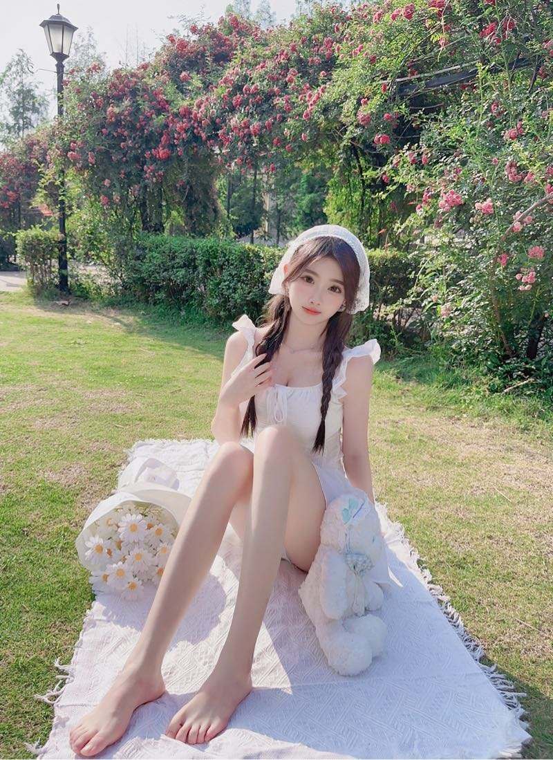 长沙外围清纯气质理想女友真实06年体重88斤身高167筷子腿可抱起来插身材好可盐可甜可清纯相关配图