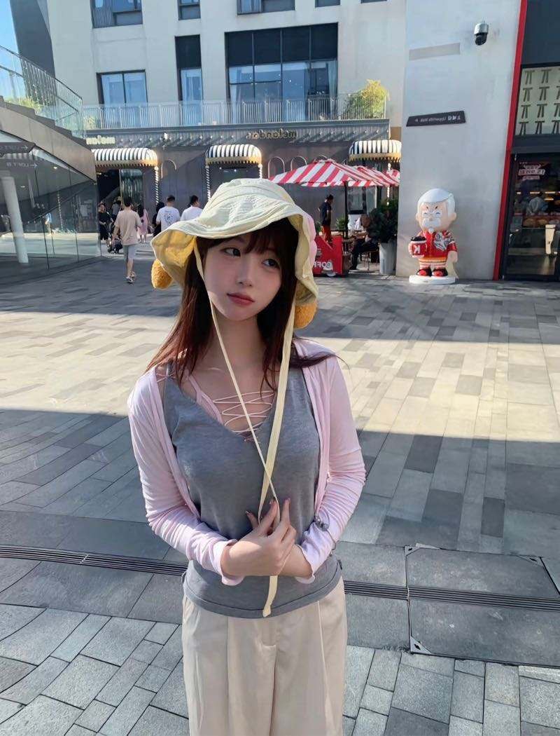 广州外围 真实04年 165E在校大学生桃子极品暨大大二学生兼职 甜美纯欲 乖巧懂事 性格温柔开朗活泼 服务Nice 萝相关配图