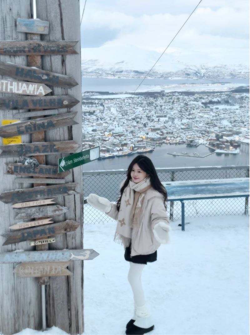 杭州外围 真实04年听话乖巧配合度高 真实0差距小小 大大 童颜巨乳 全身雪白光滑 私密紧致相关配图