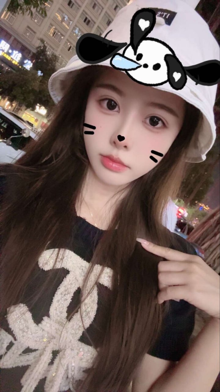 南宁外围04年小仙女 168/45 天然D 白小纯相关配图