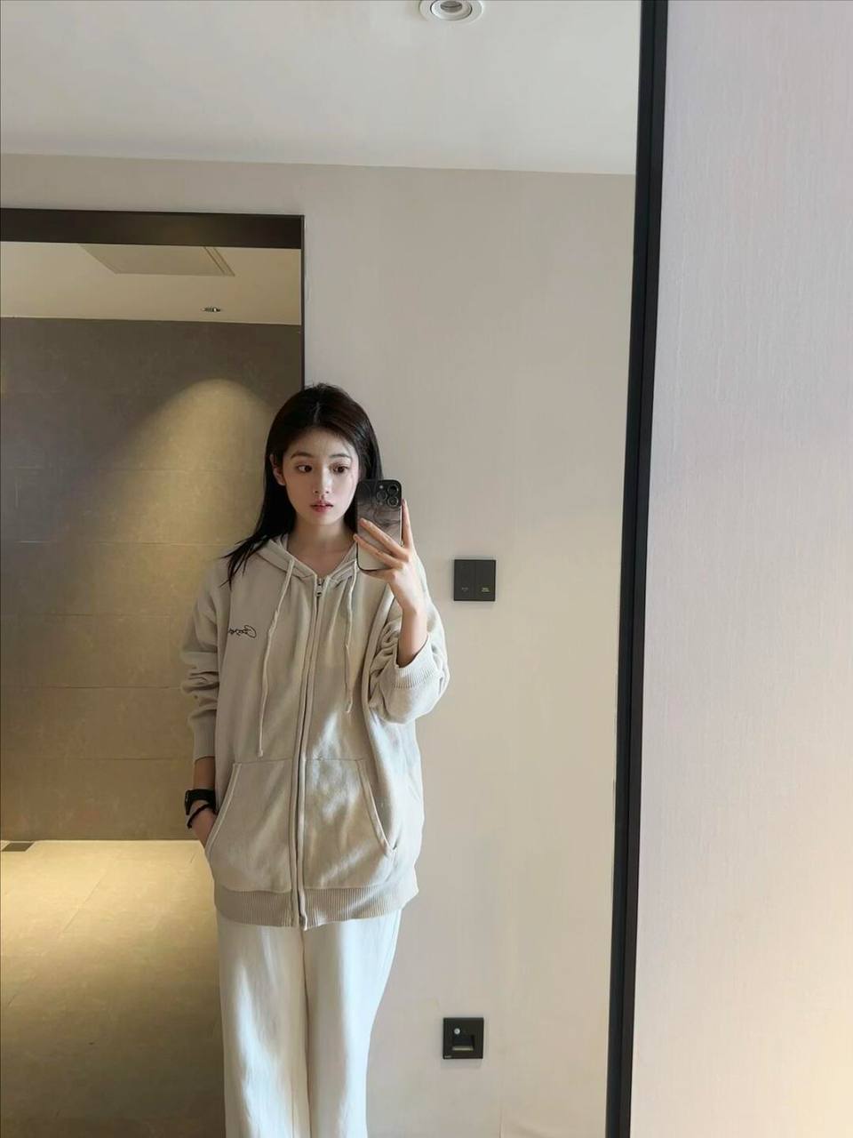 深圳外围05年网红 172/44 天然C 洋气 无风尘气 会聊天相关配图