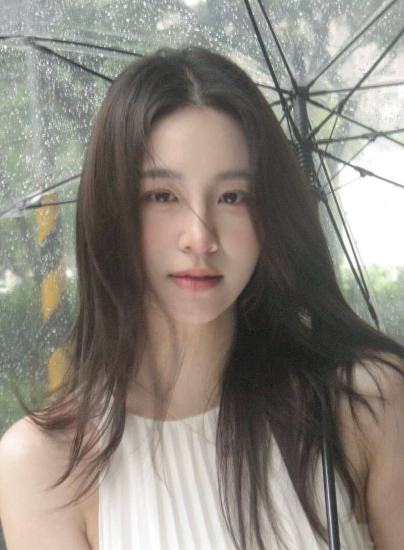 广州外围04年学生妹 172 天然D 筷子腿 精致 学生