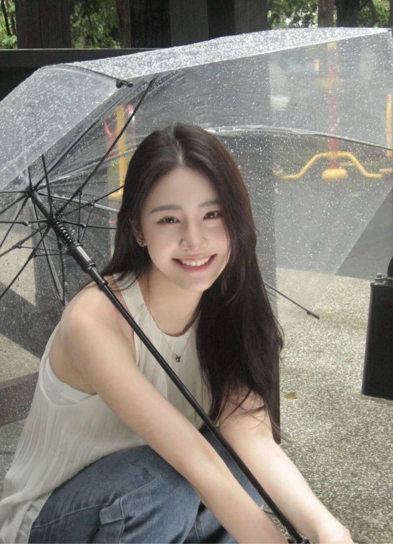 广州外围04年学生妹 172 天然D 筷子腿 精致 学生相关配图