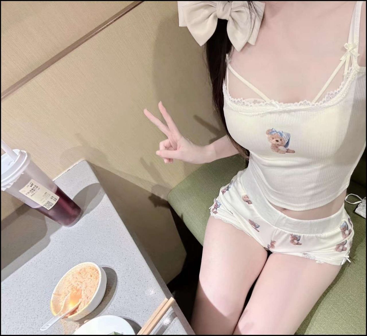 南京外围萝莉 163/75 天然C 乖巧 三点粉 白虎相关配图
