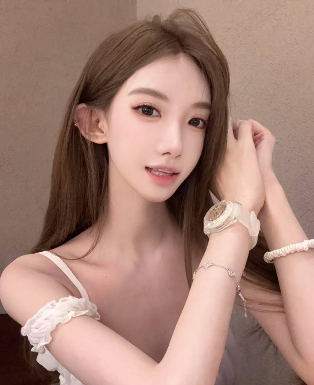 广州外围模特 天然B 纯欲 少女 风格多变相关配图