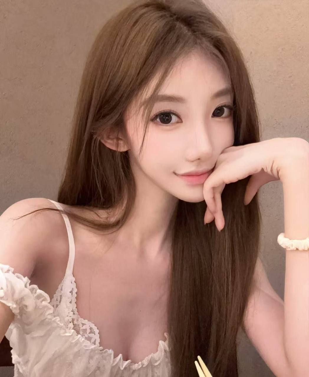 广州外围模特 天然B 纯欲 少女 风格多变相关配图