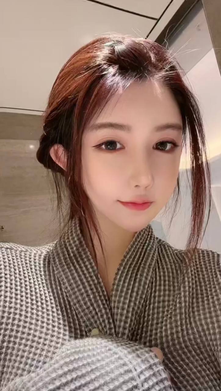 广州外围20年学生妹 168/90 天然D 纯欲 筷子腿 白小纯