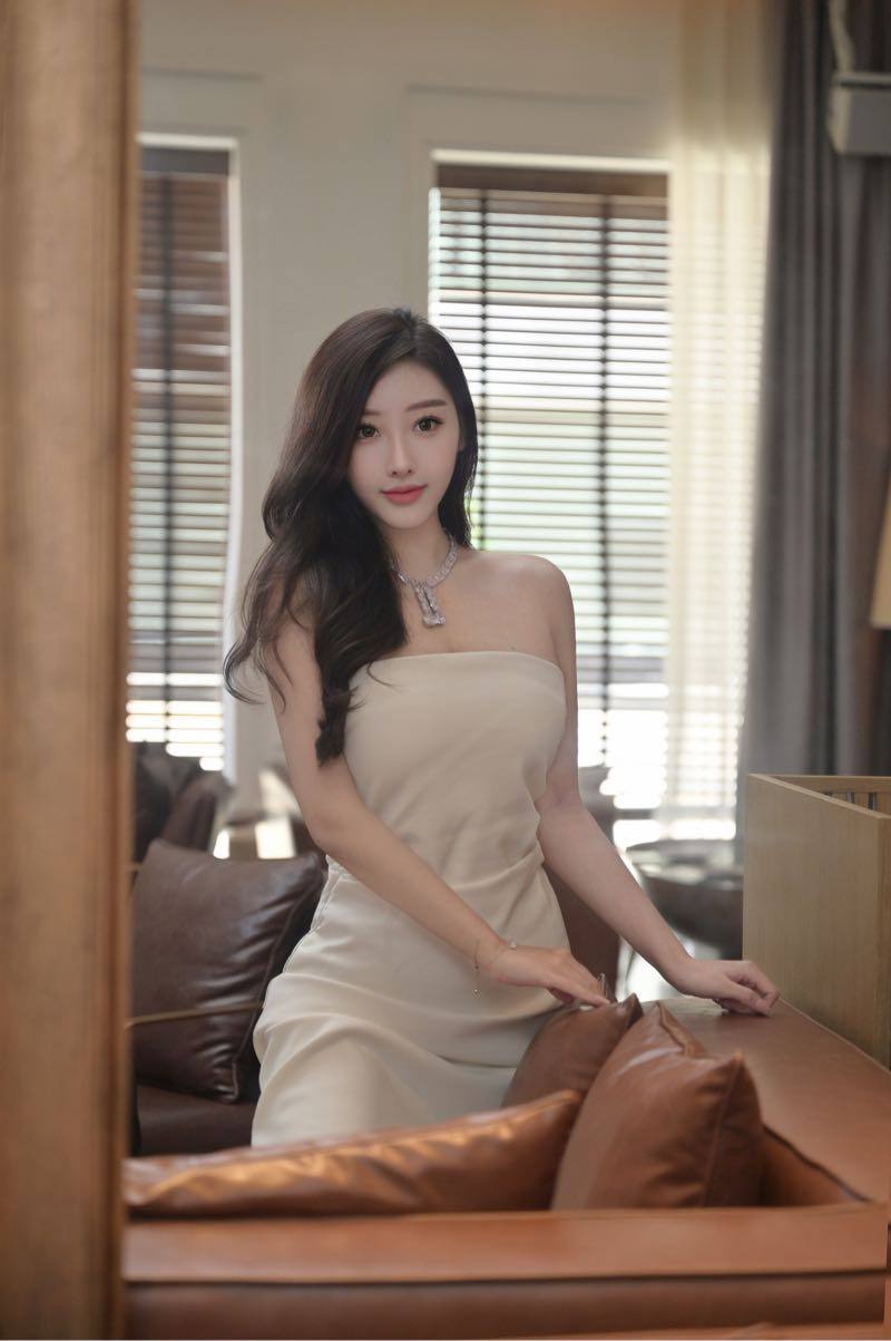 广州外围老师 175 天然E 欧美身材 气质