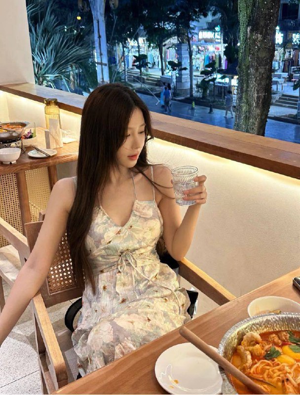 北京外围04年学生妹 176 天然D 大长腿 初恋feel 听话相关配图