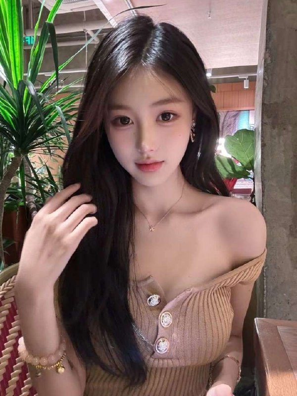 深圳外围04年纯欲 166/69 天然C 制服 网红 新人