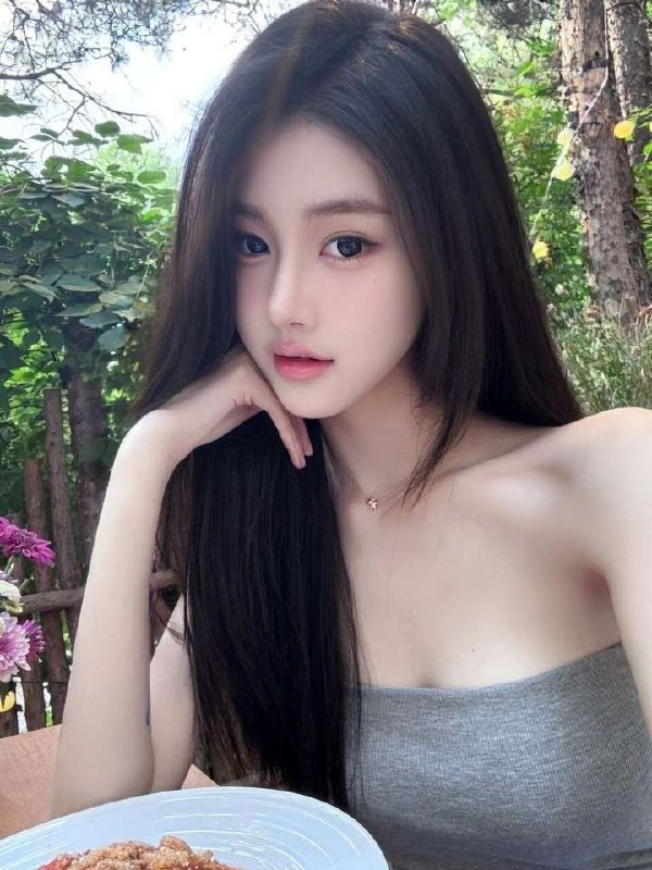 深圳外围04年纯欲 166/69 天然C 制服 网红 新人相关配图