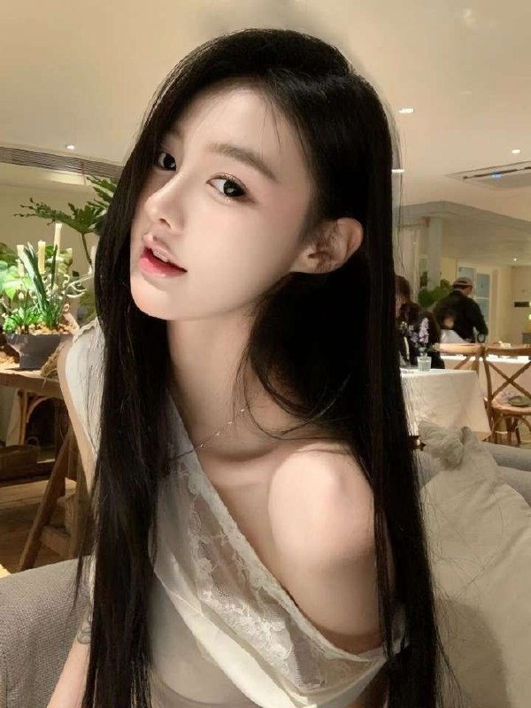 深圳外围04年纯欲 166/69 天然C 制服 网红 新人相关配图