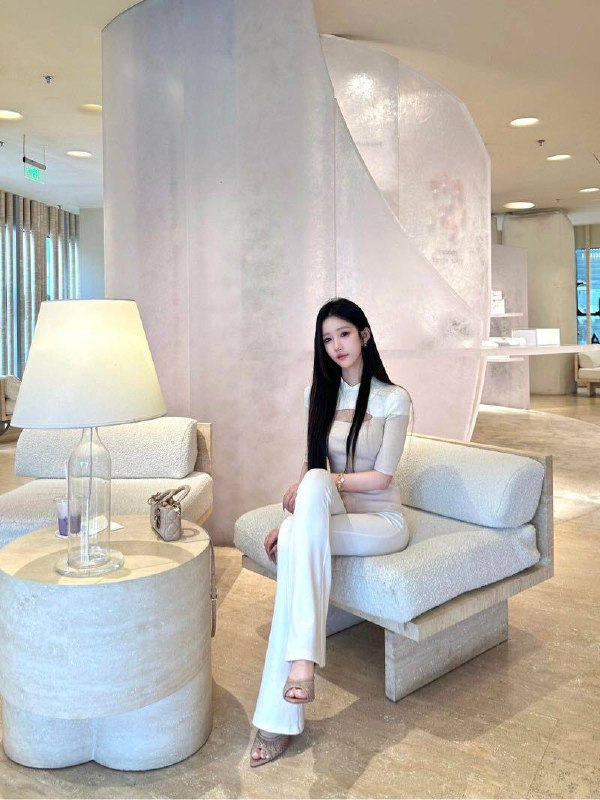 济南外围蜜桃臀 173/69 天然E 可爱 白月光 开朗
